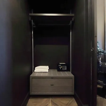 Ych-butterfly Flat Close Trevi Fountain Rome