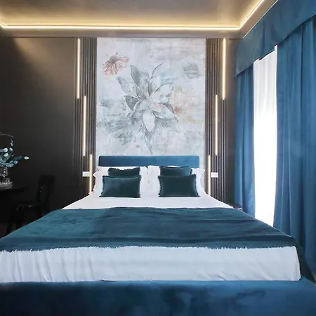 Ych-butterfly Flat Close Trevi Fountain Rome