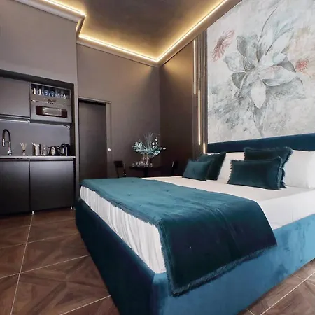 Ych-butterfly Flat Close Trevi Fountain *