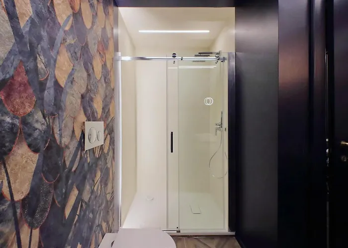 Ych-butterfly Flat Close Trevi Fountain Rome